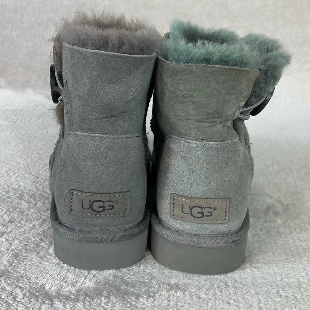 UGG Classic Mini II Boots Womens Size 7‎ Gray Suede Shearling *MISMATCH*